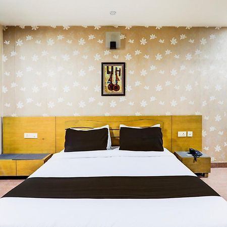 Townhouse Sakura Hotel Lucknow Buitenkant foto