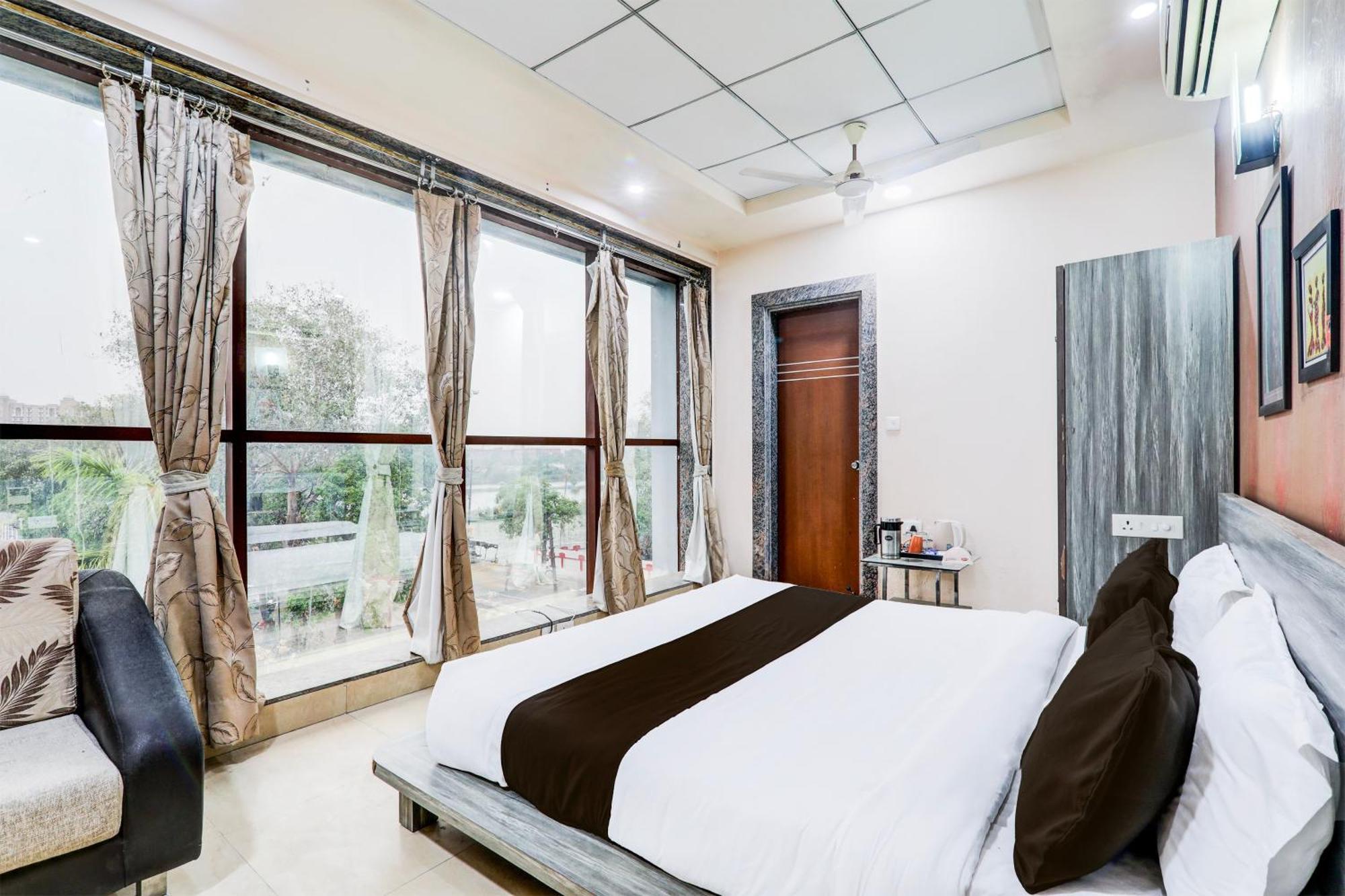 Townhouse Sakura Hotel Lucknow Buitenkant foto