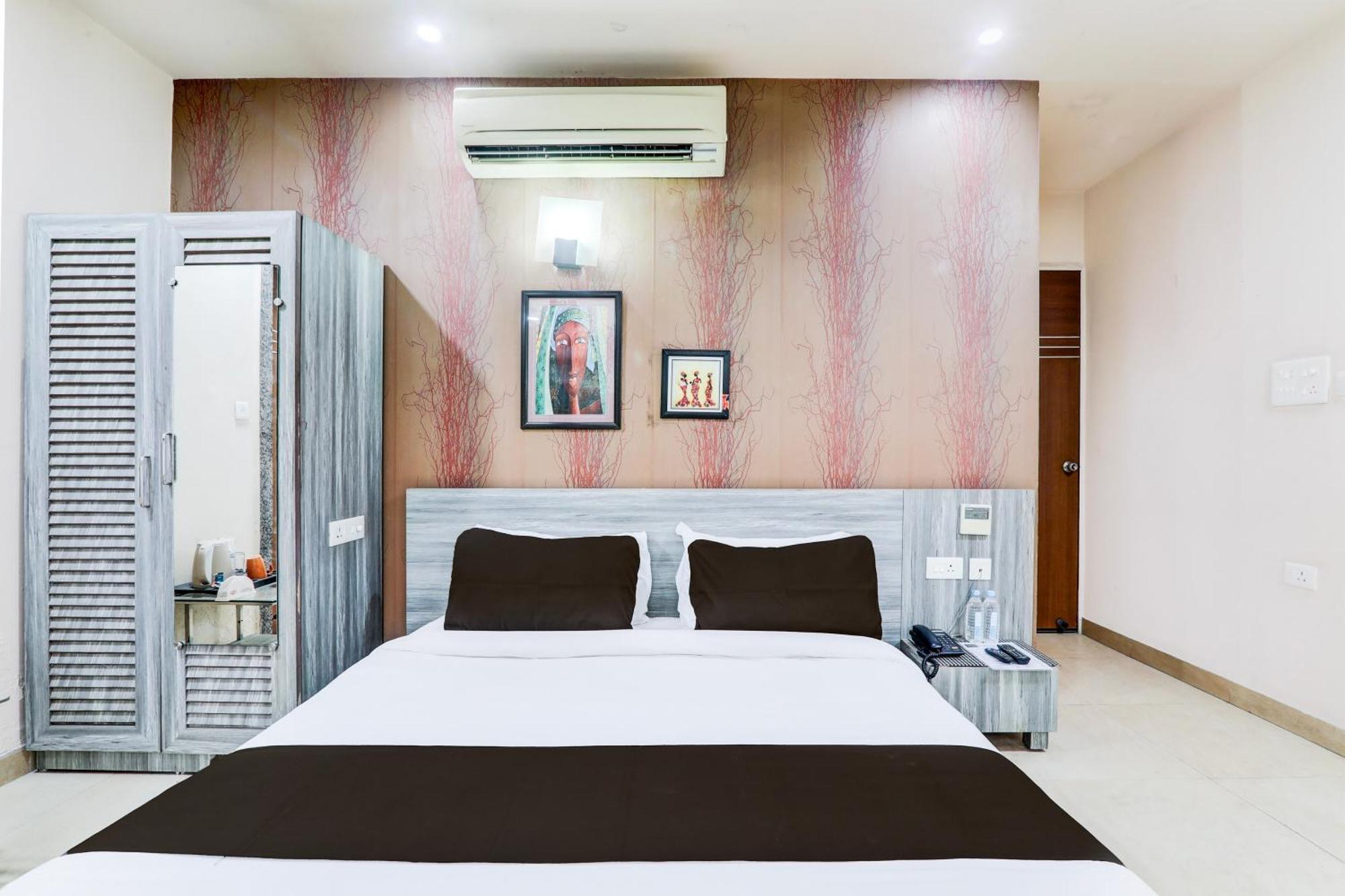 Townhouse Sakura Hotel Lucknow Buitenkant foto