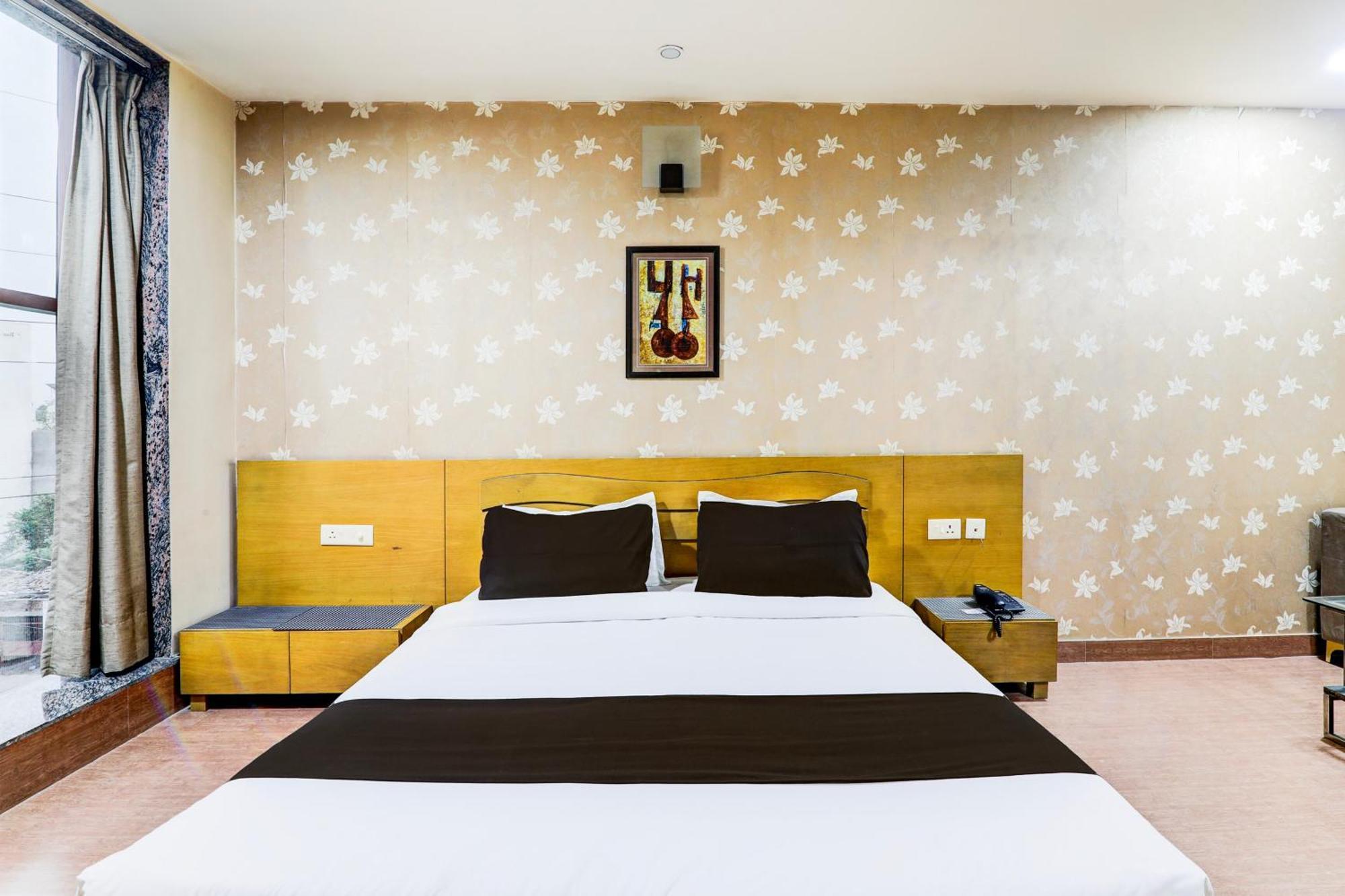 Townhouse Sakura Hotel Lucknow Buitenkant foto