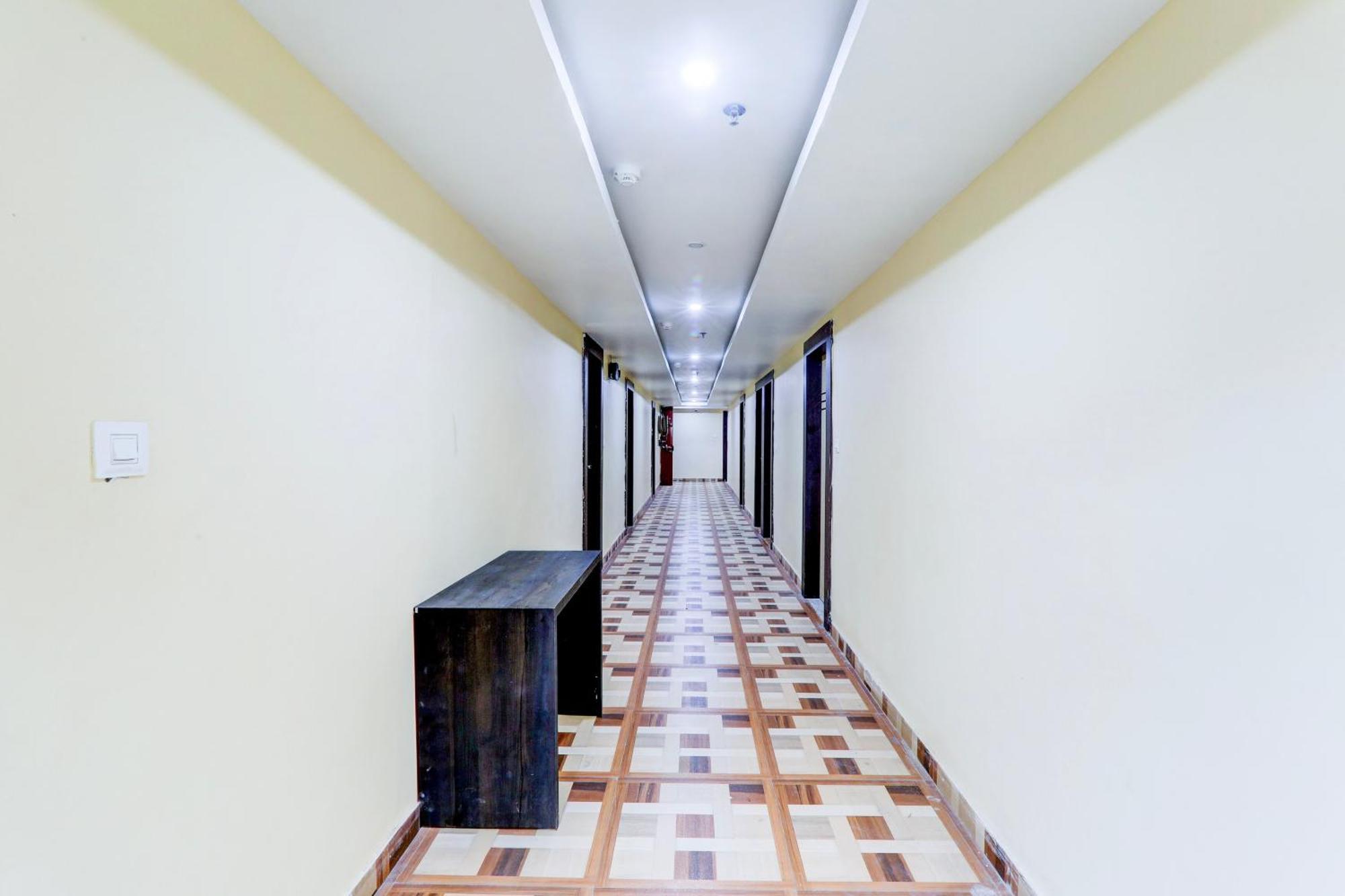 Townhouse Sakura Hotel Lucknow Buitenkant foto