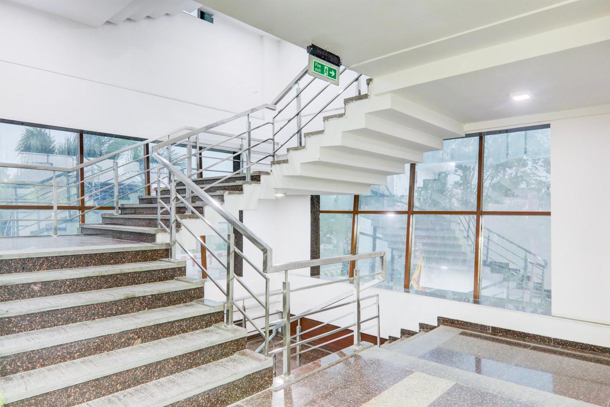 Townhouse Sakura Hotel Lucknow Buitenkant foto