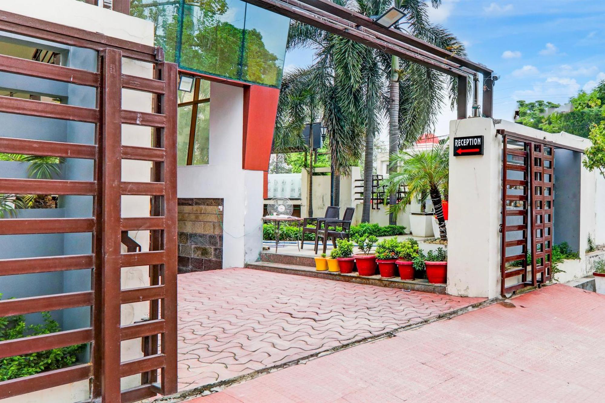Townhouse Sakura Hotel Lucknow Buitenkant foto