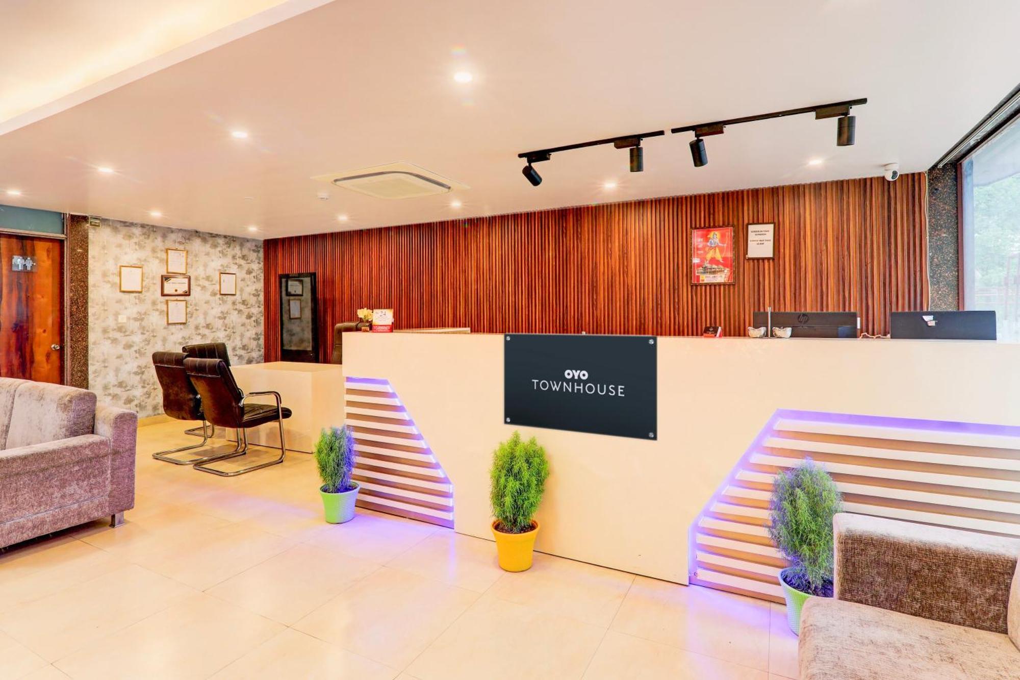 Townhouse Sakura Hotel Lucknow Buitenkant foto