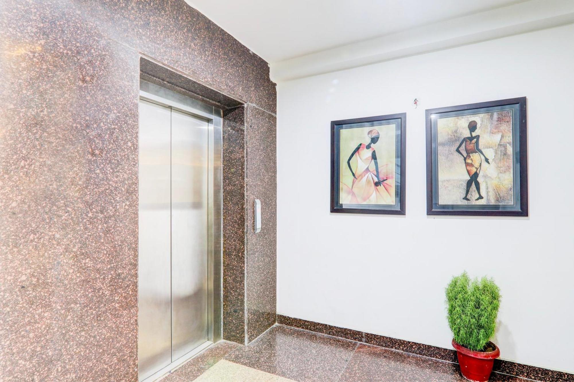 Townhouse Sakura Hotel Lucknow Buitenkant foto