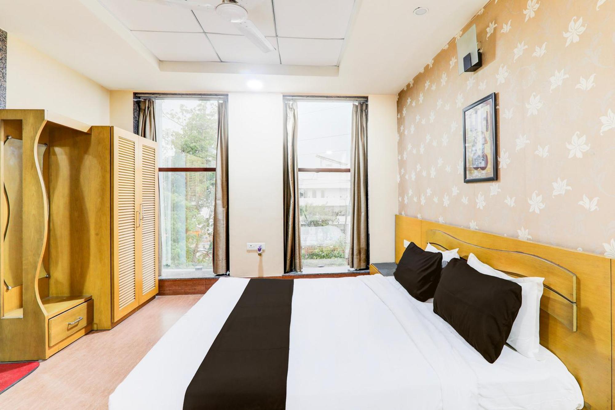 Townhouse Sakura Hotel Lucknow Buitenkant foto