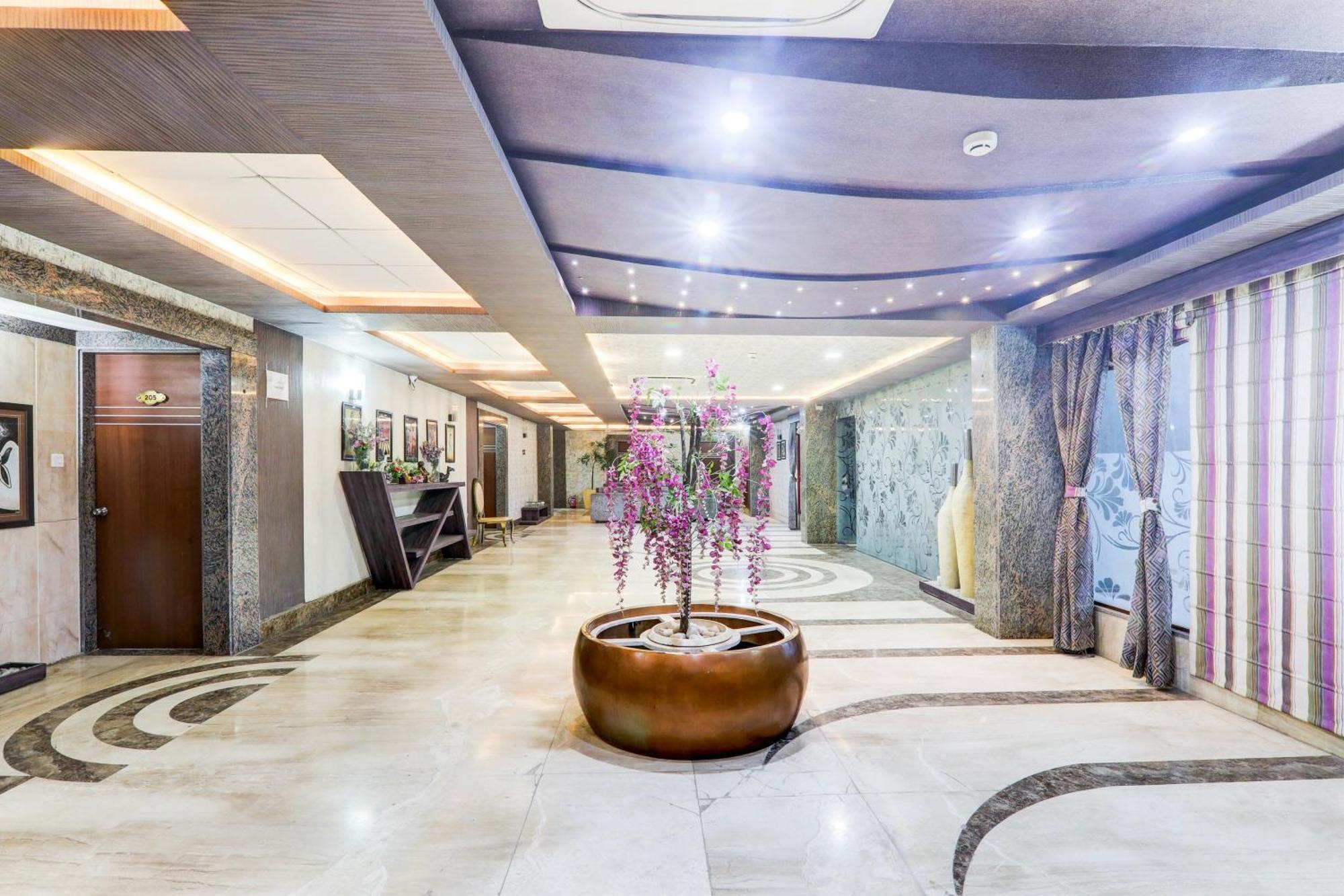 Townhouse Sakura Hotel Lucknow Buitenkant foto